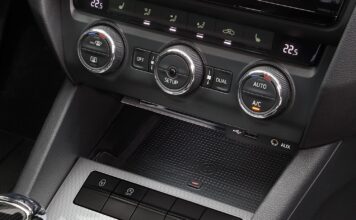 Apple CarPlay e Android Auto per Skoda Octavia 5E Apple CarPlay e Android Auto per Skoda Octavia 5E