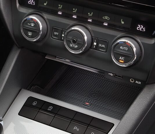 Apple CarPlay e Android Auto per Skoda Octavia 5E Apple CarPlay e Android Auto per Skoda Octavia 5E