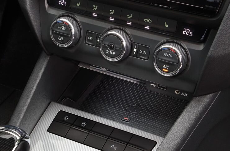 Apple CarPlay e Android Auto per Skoda Octavia 5E